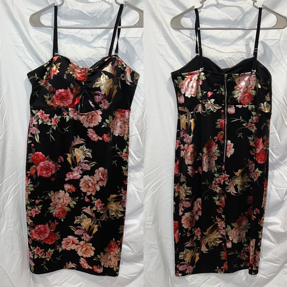 Dresses - Picture 3 of 7